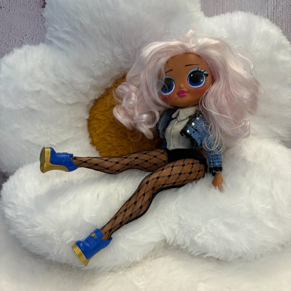 LOL Surprise OMG Uptown Girl Fashion Doll Pink Hair (SKU: 318TO)